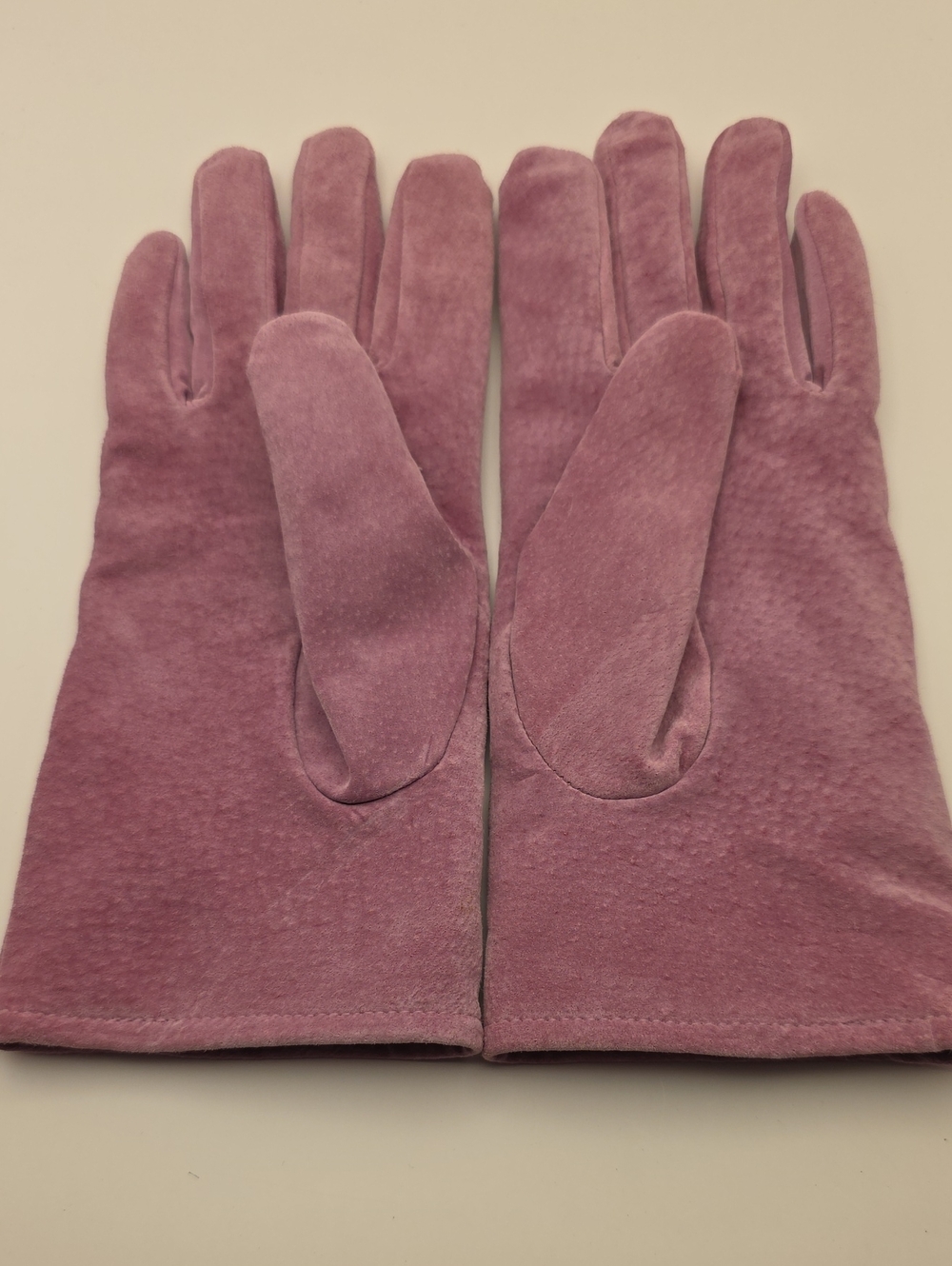 ISOTONER Women's Size Medium Pink Suede Leather Gloves Soft  Lined
